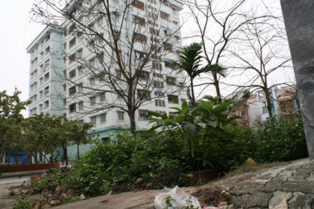 Chung cư “hoang” giữa Thủ đô?