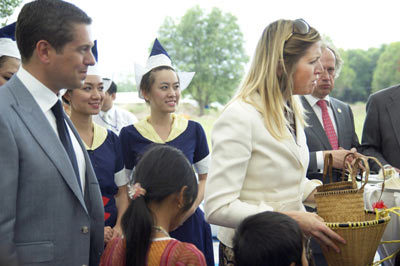 Công nương Hà Lan chia sẻ cùng học sinh Đèn Đom Đóm