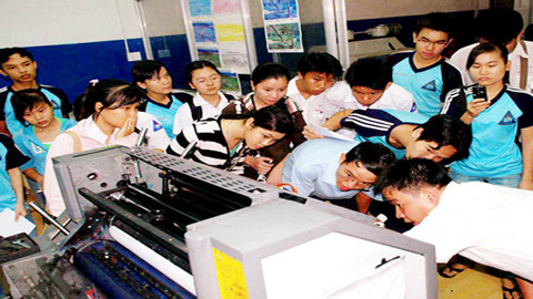 Khi nữ sinh tranh thủ thực tập để... lấy chồng