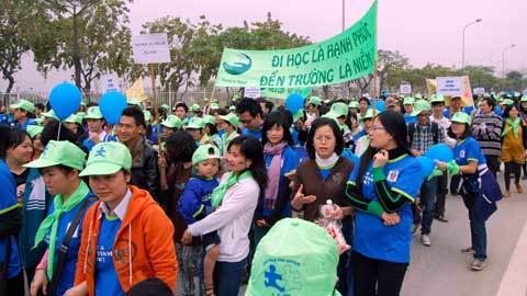 Giới trẻ xuống đường vì 