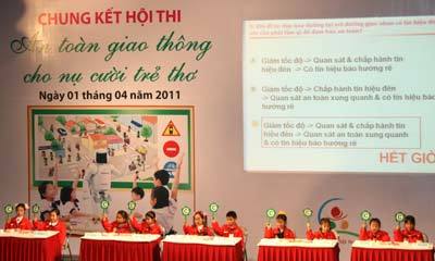 Hơn 73.000 trẻ em thi viết về an toàn giao thông