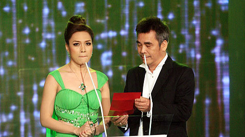 Minh Hằng lại chiến thắng ở cuộc đua HTV Award