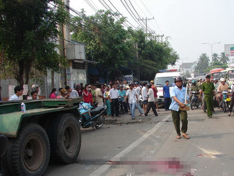 Bị ô tô che tầm nhìn, một phụ nữ thiệt mạng