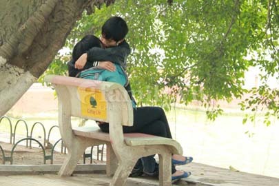 Hồn nhiên yêu 'lộ thiên'