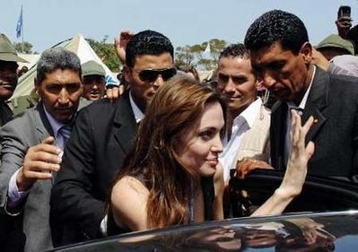 Angelina Jolie lại lao vào vùng chiến sự