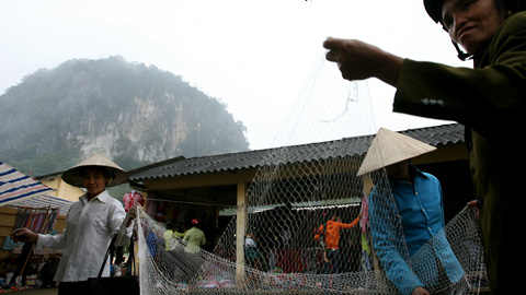 Vào “rốn nghèo” xem chợ phiên