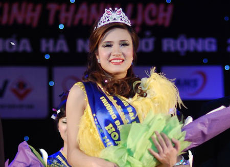 Sự thật đằng sau vụ 'bảng điểm' của em gái Công Vinh