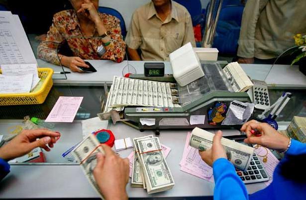 Từ thị trường USD tự do nghĩ về chính sách tỷ giá