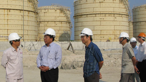 Không thể quản nếu cứ dẫm chồng lên nhau