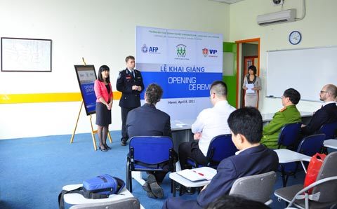 Nâng cao trình độ Anh ngữ cho Cảnh sát Việt