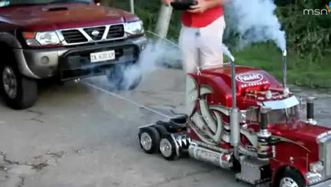 Clip xe đồ chơi kéo xe thật