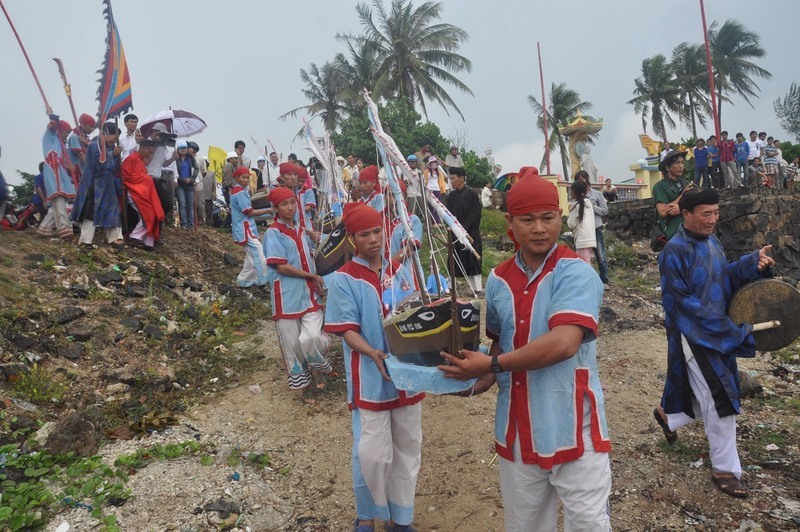 Lễ khao lề thế lính Hoàng Sa