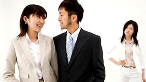 Tin nhắn lạ nói tôi ái ân… nhưng anh tha thứ