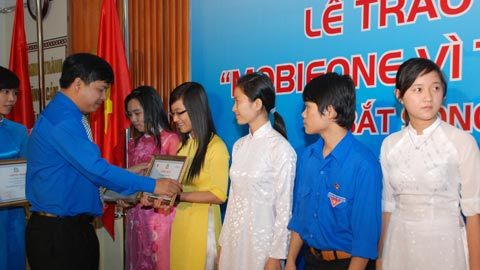 MobiFone học bổng hơn 1 tỷ đồng cho HSSV