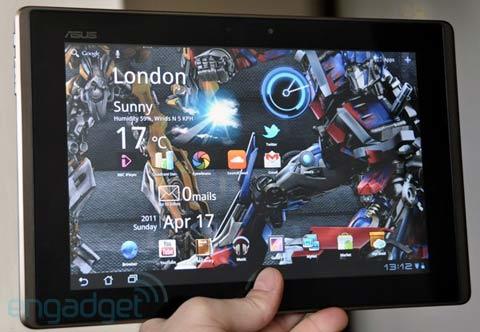 Cận cảnh Asus Eee Pad Transformer với bàn phím riêng