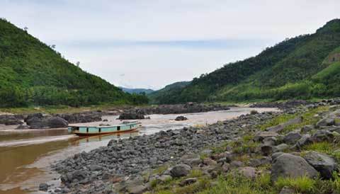 Dựng đập trên sông: Ai được ai mất?