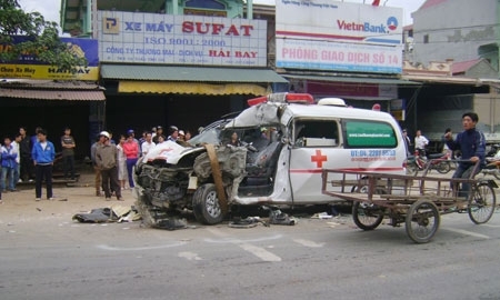 Khi xe cứu thương là 'hung thần' đường phố