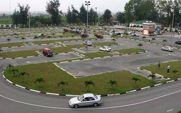 Bàn luận sôi nổi về 'lỗ hổng dạy lái'