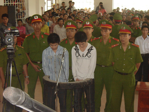 Giết cô giáo cũ để cướp tài sản