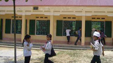 Phó Hiệu trưởng tự tung tự tác?