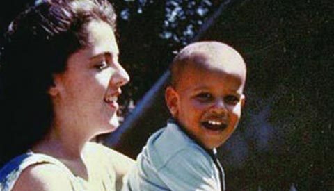 Mẹ Obama từng bị chồng đánh?