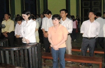Bác sĩ “rút ruột” BHYT bị đề nghị 20 năm tù