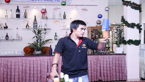 Trở thành thầy dạy bartender nhờ… học lỏm