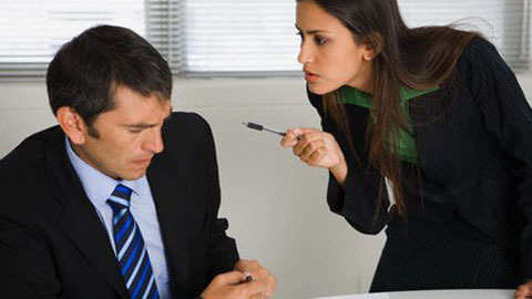 Hoảng loạn vì bị sếp gạ tình