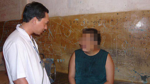 Thiếu nữ từng tự tử vì 'ướt chân tay' đã qua đời