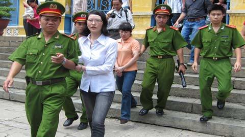 Bác sĩ Bệnh viện Chợ Rẫy nhận 15 năm tù