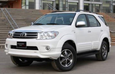 Fortuner V TRD Sportivo trắng tuyết ấn tượng