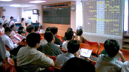 VN-Index khởi sắc giả tạo?