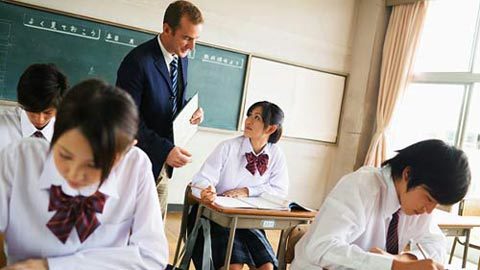 Các trường quốc tế có thoát 'cái bóng' của giáo dục áp đặt?