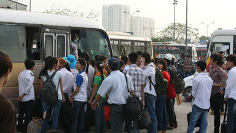 Nườm nượp rời Thủ đô dịp nghỉ lễ