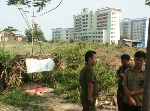 Phát hiện thi thể một người đàn ông trong chòi lá