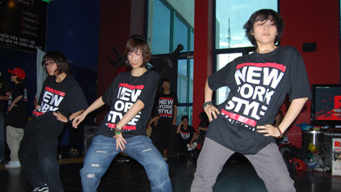 Nữ sinh Hà thành thách đấu hiphop