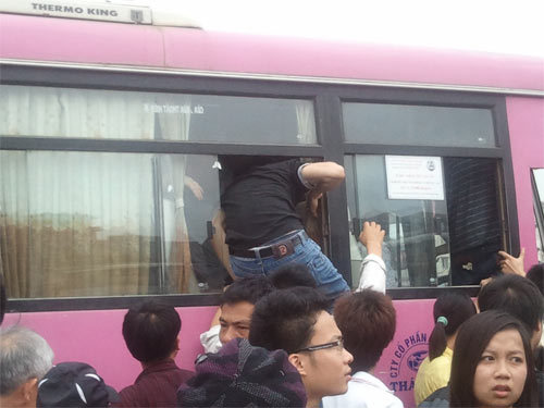 'Hành xác' trên tàu, xe dịp nghỉ lễ