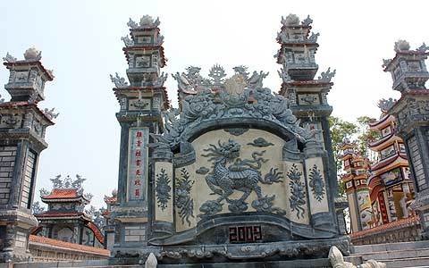 Sửng sốt ở nghĩa địa xa hoa nhất VN