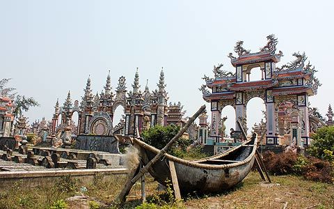 Bất lực ở 'thành phố lăng mộ' tiền tỷ