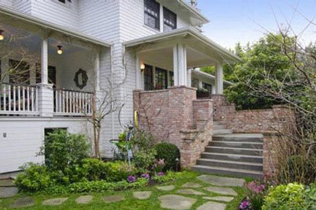 Thăm nhà 7 triệu USD của “ông chủ” Facebook