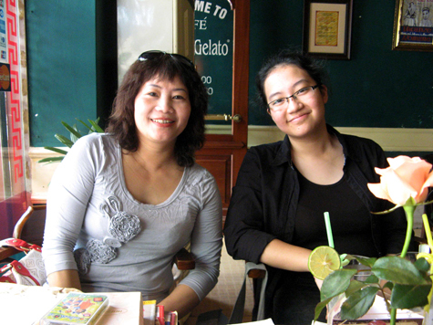 Cô bé hát 'Chú ếch con' mơ làm ngoại giao