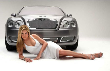 Nghía gái đẹp bên Bentley Mulsanne vương giả