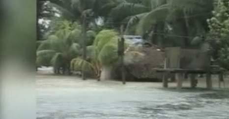 Clip bão lớn tàn phá Philippines, hơn 9 người chết