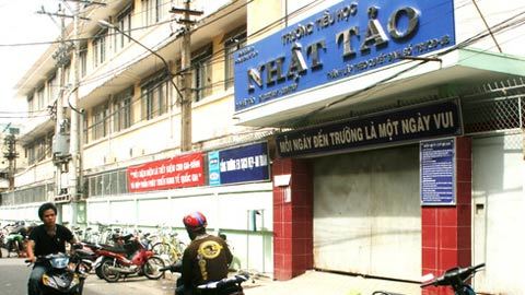 Thầy giáo 'tẩn' học sinh trong giờ thể dục