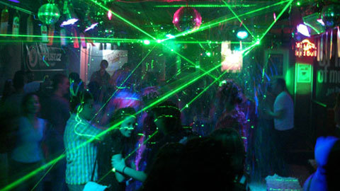 Vung tiền như đại gia đi bar mùa 'bão giá'