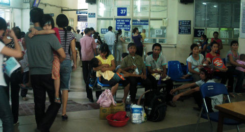 Nắng nóng, trẻ nhập viện tăng cao