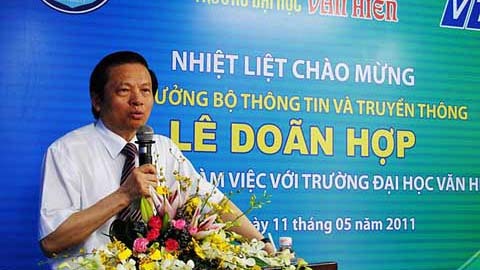 Sinh viên hỏi một, Bộ trưởng khuyên hai