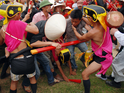 Choảng nhau tại Hội Gióng