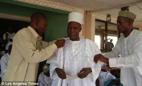 Bí ẩn chọn vợ của người có 107 vợ