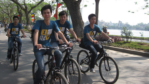 Ngắm Mr IS chinh phục thử thách với xe đạp